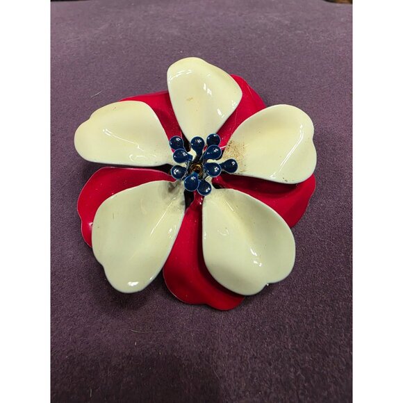 Vintage Red & Cream Enamel Flower Pin Brooch With Blue Accents - Retro Jewelry A - Picture 2 of 3
